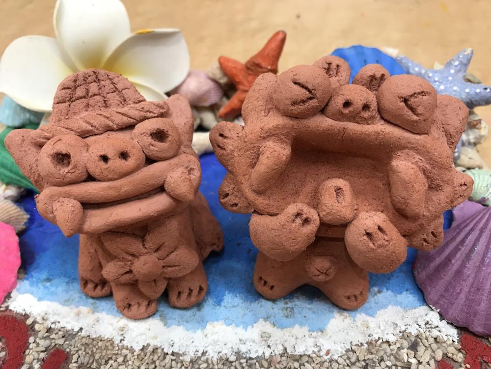 茶色の素焼きシーサー シーサー 素焼き 立ち横向き（小） 沖縄 お土産 置物 玄関 魔除け